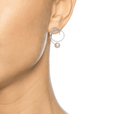 Efva Attling Little Curly Pearly Ear med sötvattenspärla silver