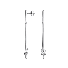 Efva Attling Love Knot örhänge hängande i silver