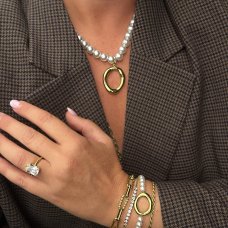 By Jolima Halo pearl halsband