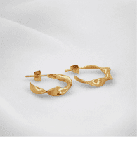 By Sofia Wistam Twirl örhänge i guldpläterat mässing