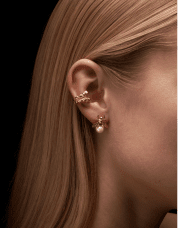 Maria Nilsdotter Bumblebee pearl örhänge guldpläterat silver med sötvatten pärla