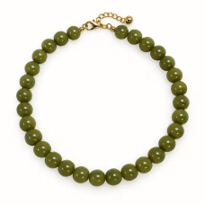 By Jolima Cecile pärlhalsband oliv