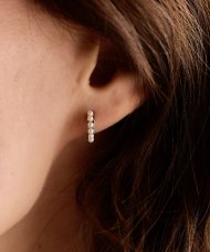 Blomdahl Pearl Curved white örhänge titan 10mm