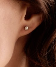 Blomdahl Becel pearl white titan 5mm