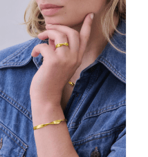 By Sofia Wistam Twirl cuff guldpläterat mässing