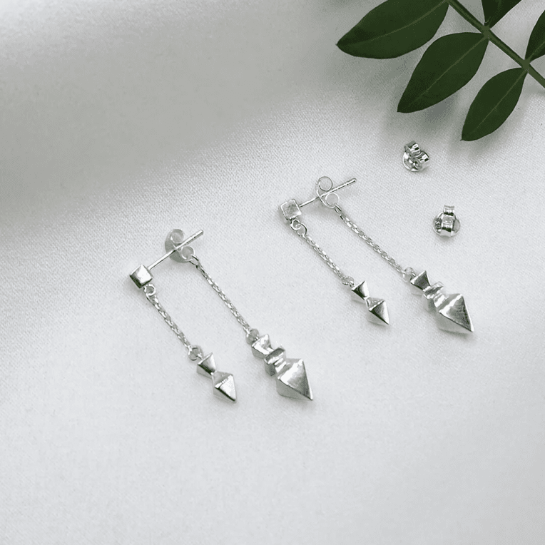 By Sofia Wistam Arrow Chain örhänge silver