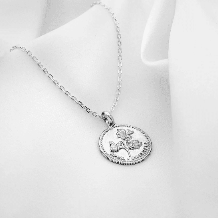 By Sofia Wistam Månadsblomma april halsband silver