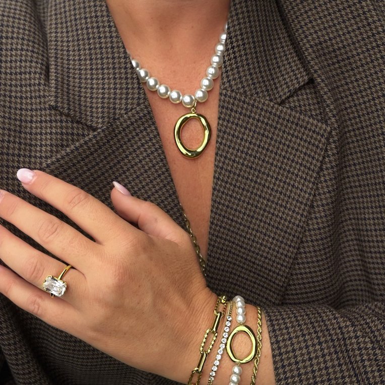 By Jolima Halo pearl halsband