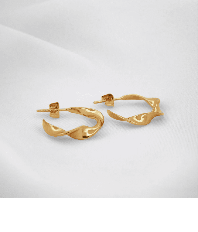 By Sofia Wistam Twirl örhänge i guldpläterat mässing
