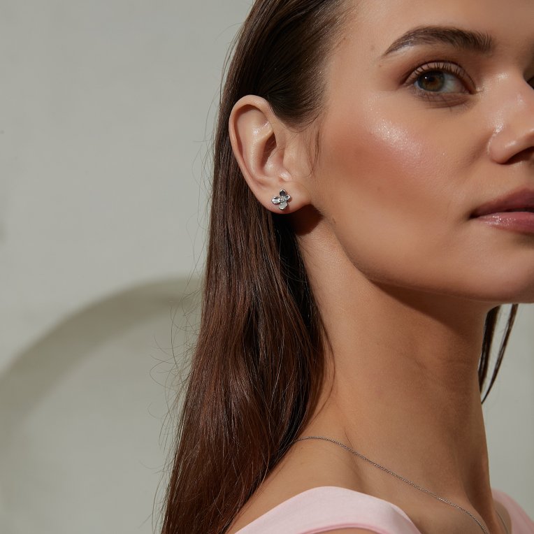 By Jolima Rosie stud örhängen stål