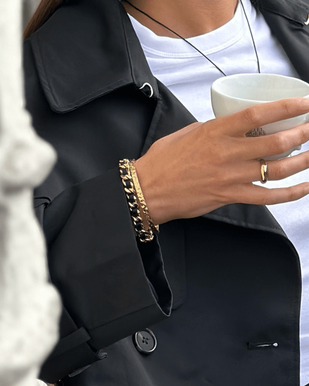 Astrid&Agnes Adelia läderarmband svart/guldpläterad stål