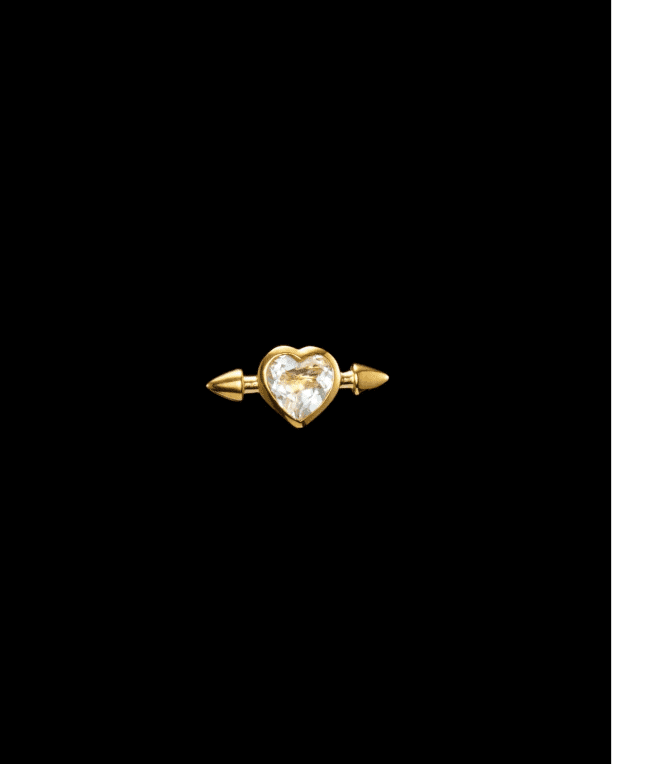 Maria Nilsdotter Pierced heart örhänge guldpläterat silver med klar kvarts