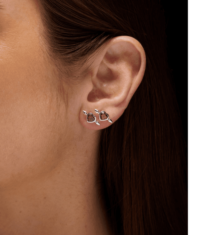 Maria Nilsdotter Pierced heart örhänge silver med granat