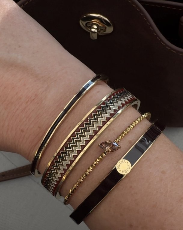 By Jolima Poppy Mini Bangle guldpläterat stål vinröd