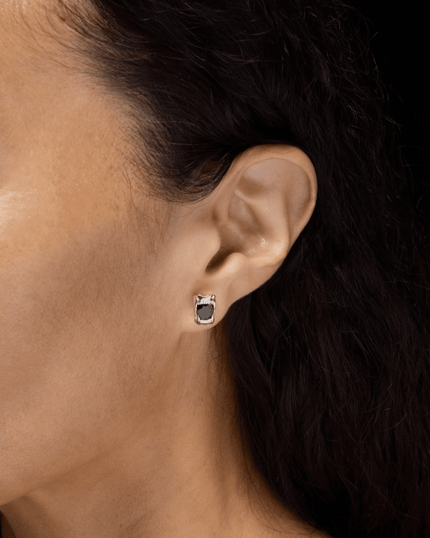 Maria Nilsdotter Mini Jaw örhänge stud silver black spinel