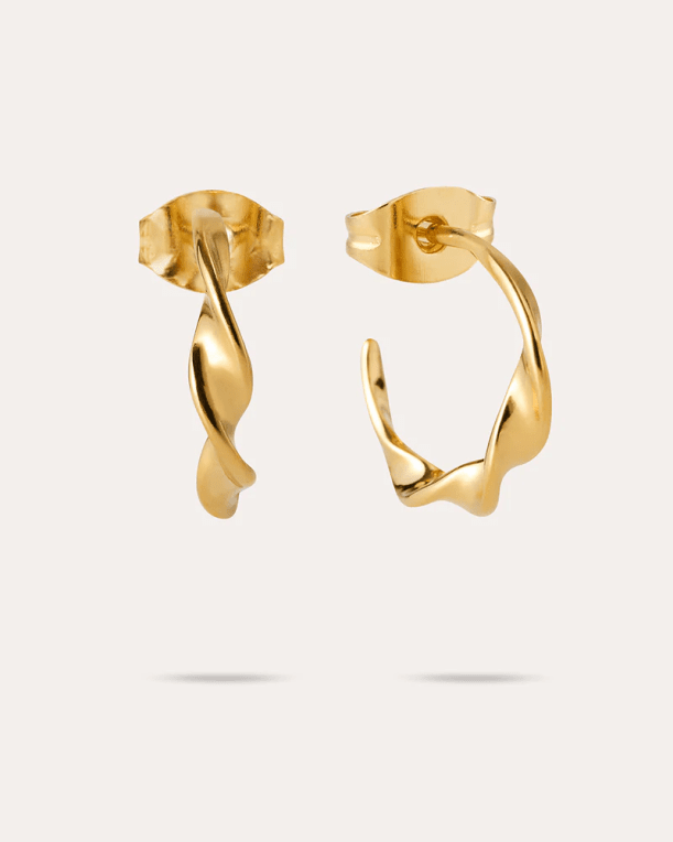 By Sofia Wistam Twirl mini örhänge guldpläterad mässing