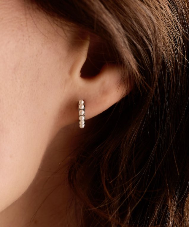 Blomdahl Pearl Curved white örhänge titan 10mm